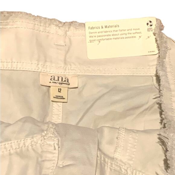 NWT ANA A New Approach High Rise Short Off White Size 12 - Picture 3 of 5